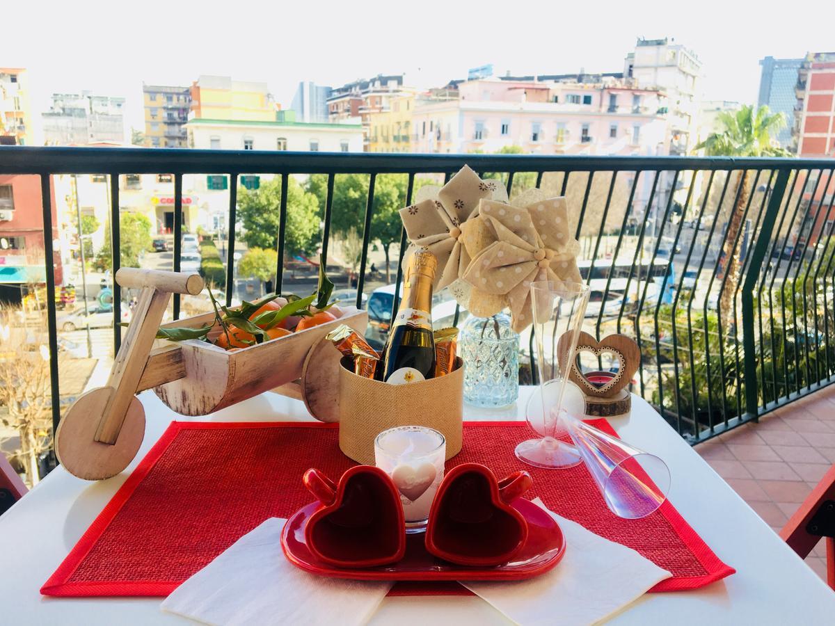 לינה וארוחת בוקר Holiday Garibaldi Napoli מראה חיצוני תמונה