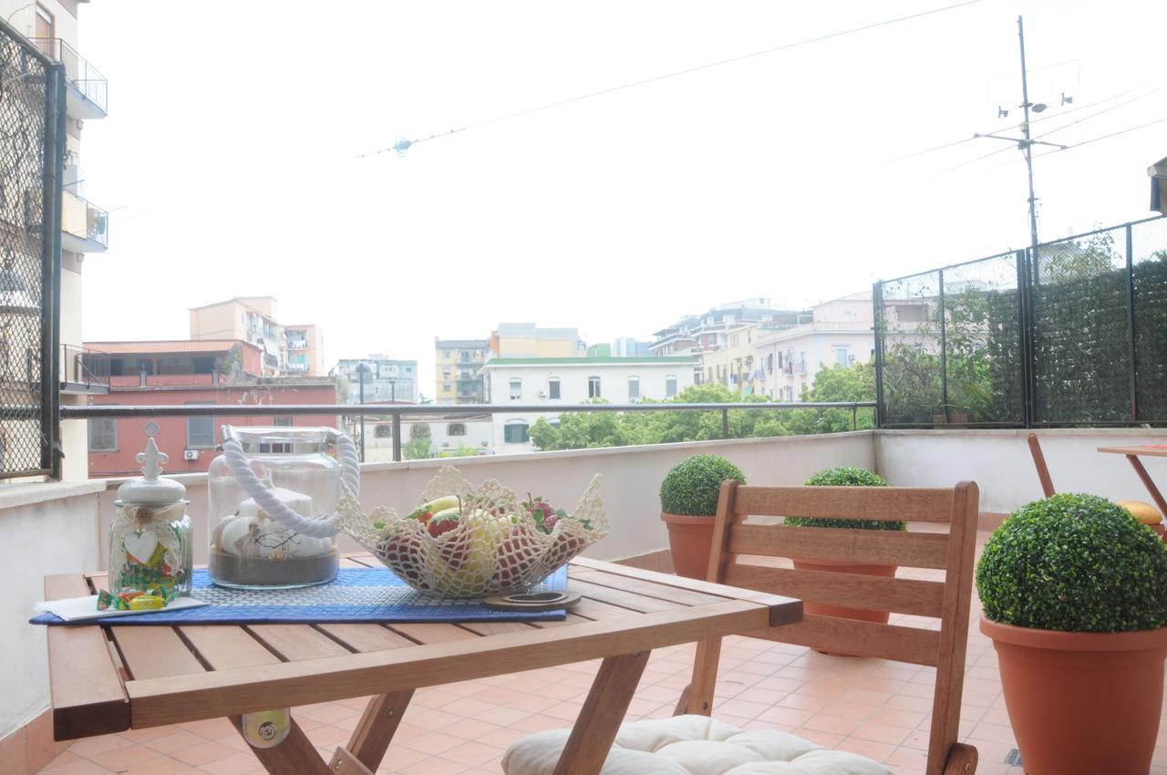 לינה וארוחת בוקר Holiday Garibaldi Napoli מראה חיצוני תמונה